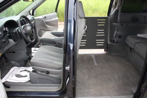 2007 Dodge Grand Caravan SE Wheelchair Accessible Side Entry Handicap Van, image 18