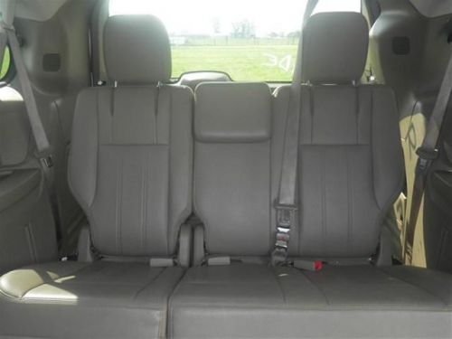 2011 chrysler town & country touring-l