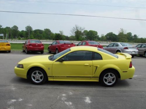 2001 ford mustang base