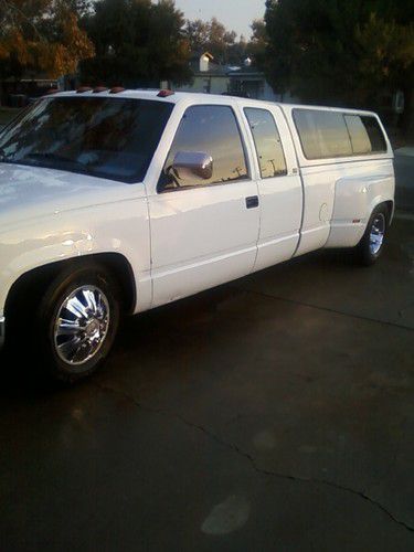 1991 chevy dually, lowered with snug top