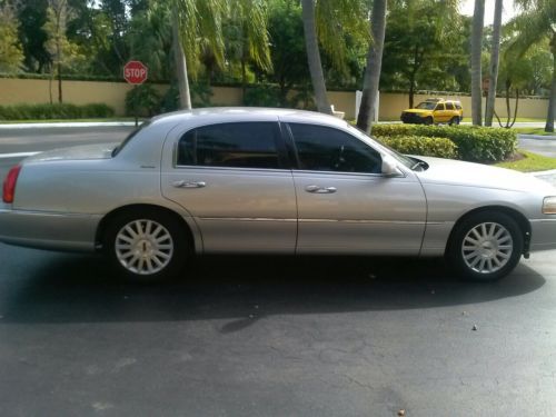 2003 Lincoln Town Car Signature Sedan 4-Door 4.6L, image 4