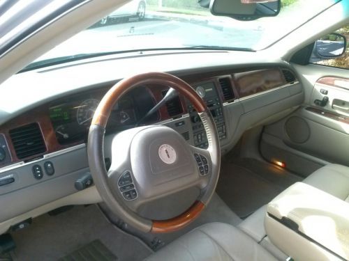 2003 Lincoln Town Car Signature Sedan 4-Door 4.6L, image 10