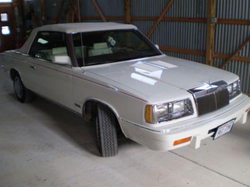 1986   chrysler  lebaron,  convertible, low miles, nice!!!