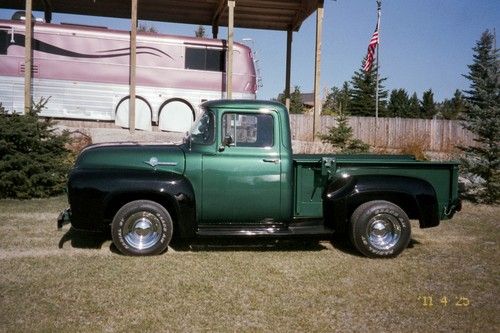 Beautiful restored1956 ford f-100 pickup.