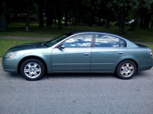2006 Nissan Altima SE-R Sedan 4-Door 3.5L, image 3