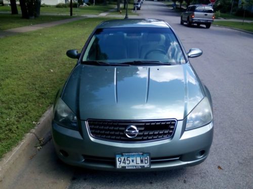 2006 Nissan Altima SE-R Sedan 4-Door 3.5L, image 4