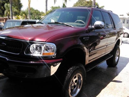 Lifted ford expedition 4x4 really clean big tires low miles