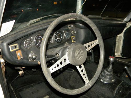 Complete Non-Runner Project / Parts Car Engine Turns Freely Some Lower Body Rust, image 13