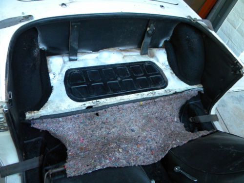 Complete Non-Runner Project / Parts Car Engine Turns Freely Some Lower Body Rust, image 17