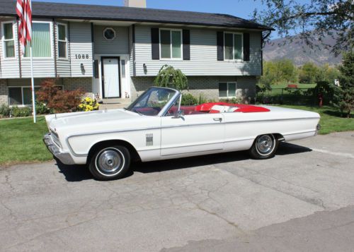 Nice 1966 Plymouth Fury III Convertible with new top, new tires, runs great!, image 2