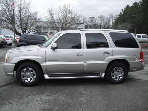2004 cadillac escalade sport utility 4-door 5.3l w/ dvd 3rd row &amp; remote start!