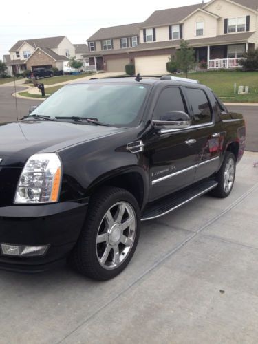 Loaded cadillac escalade ext, dvd player, black on black, clean!