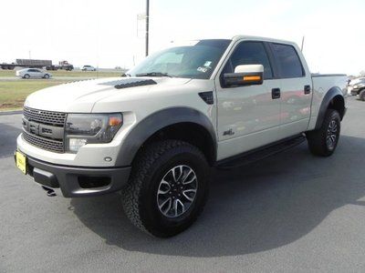 2013 svt raptor 6.2l nav  4x4 front/back cam, moonroof with 3700 miles