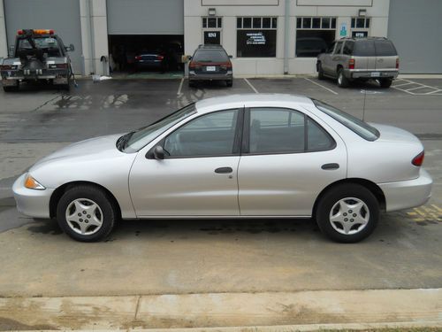2000 chevrolet cavalier base sedan 4-door 2.2l / automatic / nice car