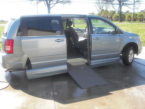 2009 town &amp; country lx wheelchair van vmi in floor conversion only 53k miles