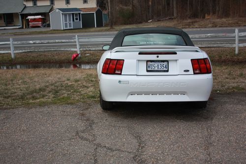 2000 ford mustang convertible