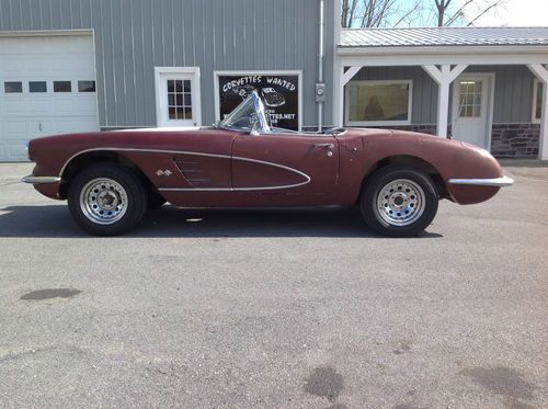 1960 chevrolet corvette project. great car to restore!!!