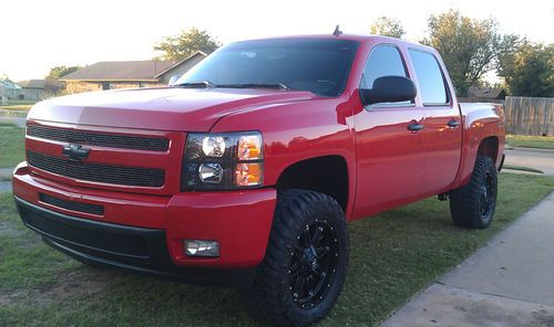 2010 chevrolet silverado 1500 lifted fuel offroad crew cab pickup 5.3l z71 4wd