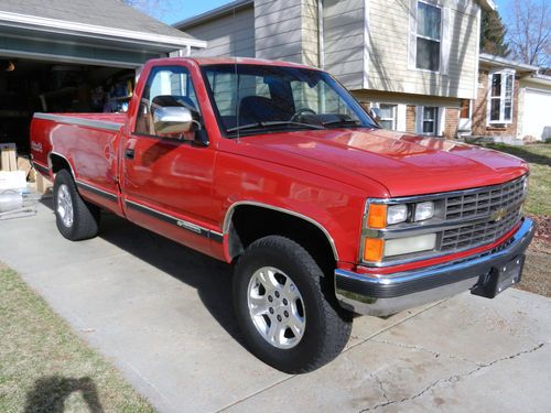 1988 chevrolet k2500 4x4 truck runs great. custom interior