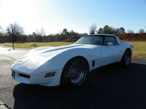 1981 chevrolet corvette 350 v8 122k t-tops white runs great corvette garaged