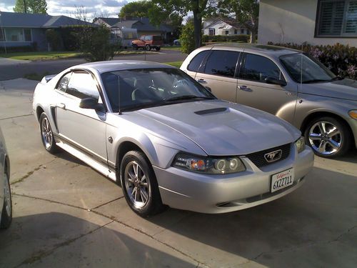 2000 ford mustang base coupe 2-door 3.8l, silver, salvage title, premium sound