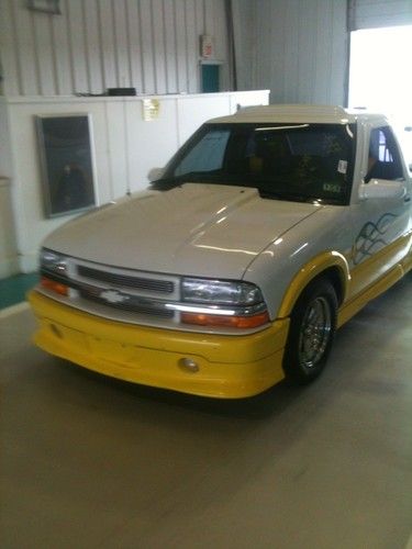 2000 chevrolet s10 xtreme standard cab pickup 2-door 2.2l