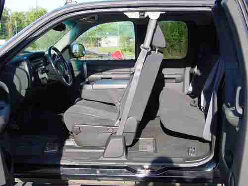 2008 Chevrolet Silverado 2500 HD LT Extended Cab Pickup, image 3