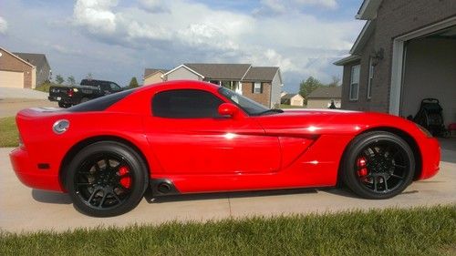 2006 dodge viper srt-10 coupe 2-door 8.3l