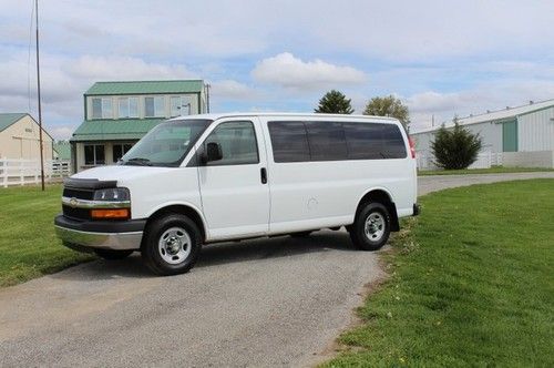 2010~express~12 passenger van~a/c~a/t~cruise~clean van