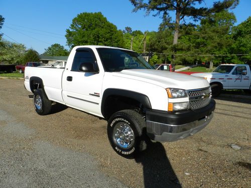 2004 chev silverado 2500hd 4x4   ***duramax diesel***    ***very rare find***