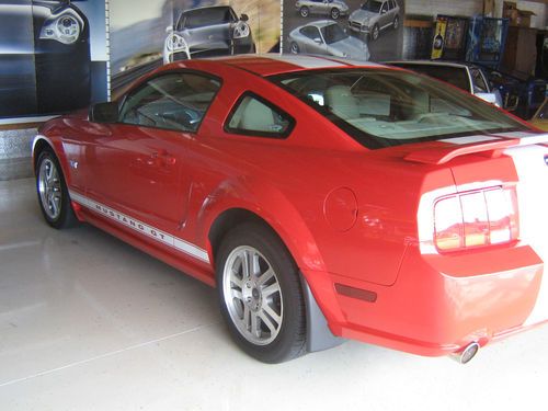 2006 Ford Mustang GT V8 6-Speed Only 9,000 Miles 1 Owner Ford Employee Brand New, image 2