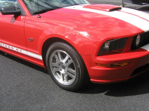 2006 Ford Mustang GT V8 6-Speed Only 9,000 Miles 1 Owner Ford Employee Brand New, image 3