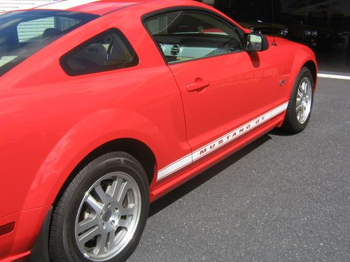 2006 Ford Mustang GT V8 6-Speed Only 9,000 Miles 1 Owner Ford Employee Brand New, image 4
