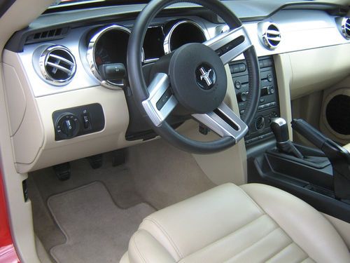 2006 Ford Mustang GT V8 6-Speed Only 9,000 Miles 1 Owner Ford Employee Brand New, image 6