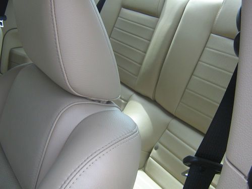 2006 Ford Mustang GT V8 6-Speed Only 9,000 Miles 1 Owner Ford Employee Brand New, image 7