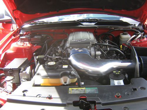 2006 Ford Mustang GT V8 6-Speed Only 9,000 Miles 1 Owner Ford Employee Brand New, image 11