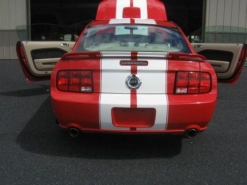 2006 Ford Mustang GT V8 6-Speed Only 9,000 Miles 1 Owner Ford Employee Brand New, image 13