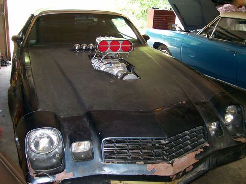 1981 camaro  with 350 motor and weiand street charger