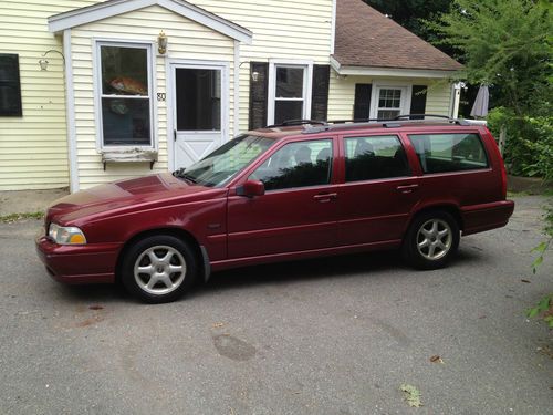 Volvo v70 base wagon