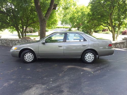 1999 toyota camry le sedan 4-door 2.2l *******no reserve********* 50,xxxx miles