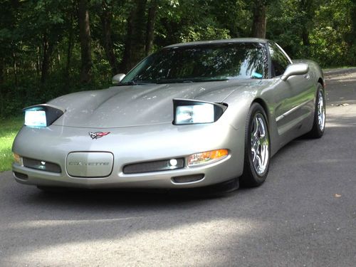 2002 chevrolet corvette base hatchback 2-door 5.7l