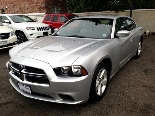 2012 dodge charger se