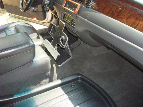 2000 Lincoln Town Car Base Limousine   4.6L  Limo -  Silver / Black, US $8,000.00, image 2