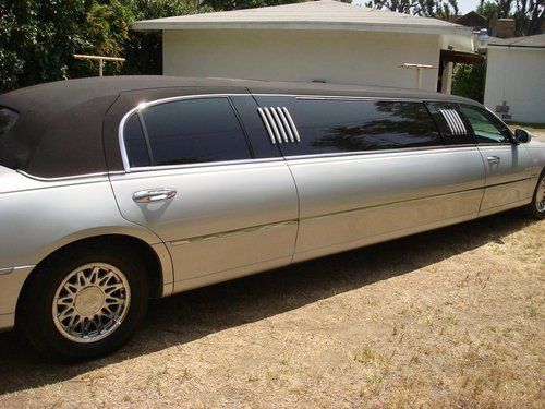 2000 Lincoln Town Car Base Limousine   4.6L  Limo -  Silver / Black, US $8,000.00, image 4