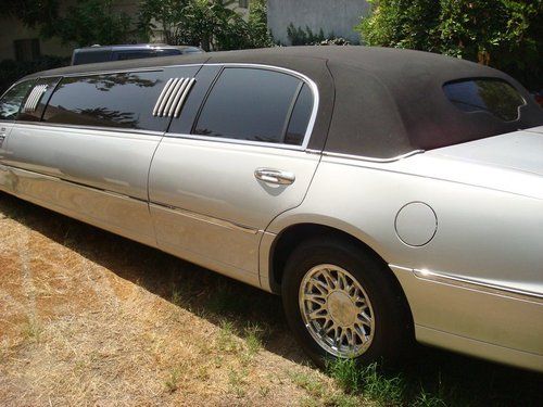 2000 Lincoln Town Car Base Limousine   4.6L  Limo -  Silver / Black, US $8,000.00, image 10