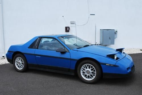 1987 pontiac fiero   ** project car ** salvage title ** flood car **