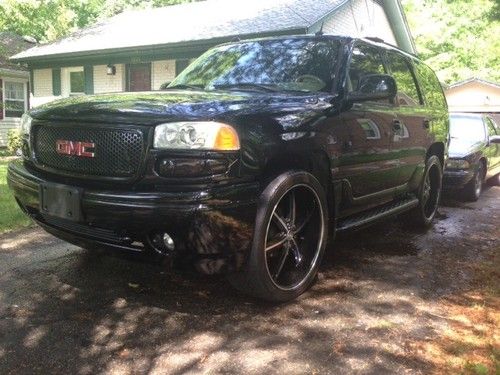 2005 gmc yukon denali 4x4 awd 3rd row moonroof leather navi tv bose custom 24"