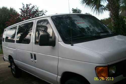 2006 ford e-series sw 12 passenger van