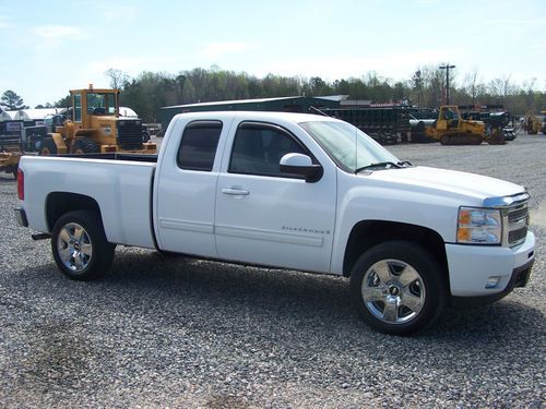 2009 chevrolet silverado 1500 4x4 ltz very clean!!