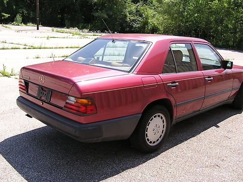 MERCEDES 300-E 4DR. MOON ROOF LOW MILES EXCELLENT CONDITION, image 2